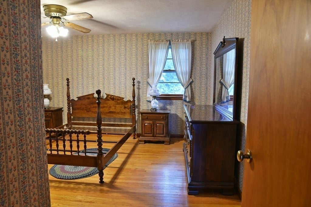 11 Almon Ave, West Springfield, MA Photo #17