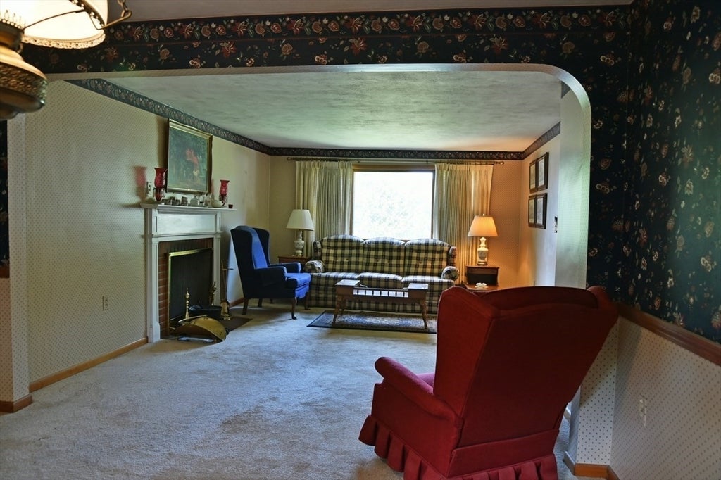 11 Almon Ave, West Springfield, MA Photo #8