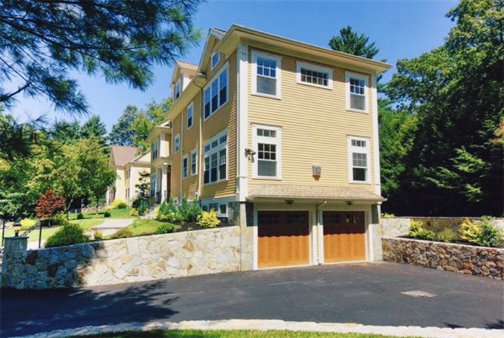 62 Country Club Ln