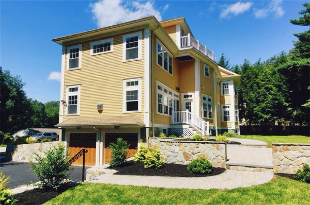 62 Country Club Ln