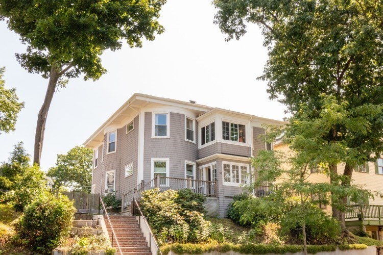100 Belgrade Ave 2