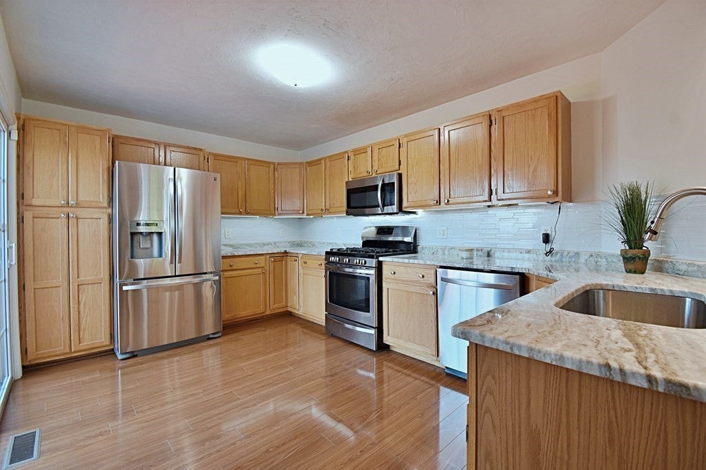19 Ptarmigan Dr #19, Shrewsbury, MA, 19 Ptarmigan Dr #19, Shrewsbury, MA Photo #13