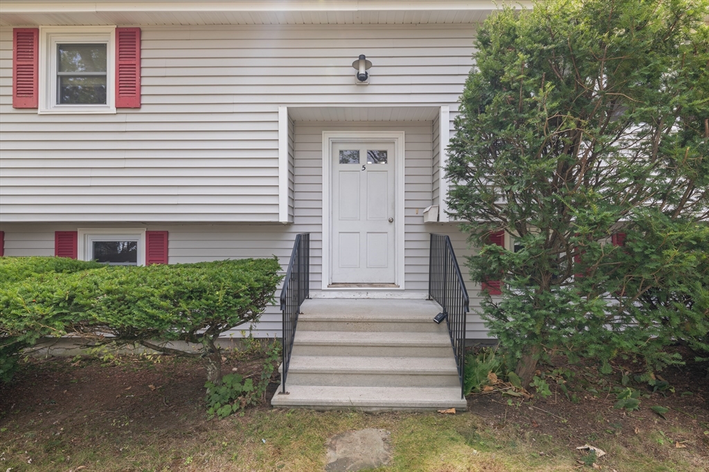 5 Hampshire Dr