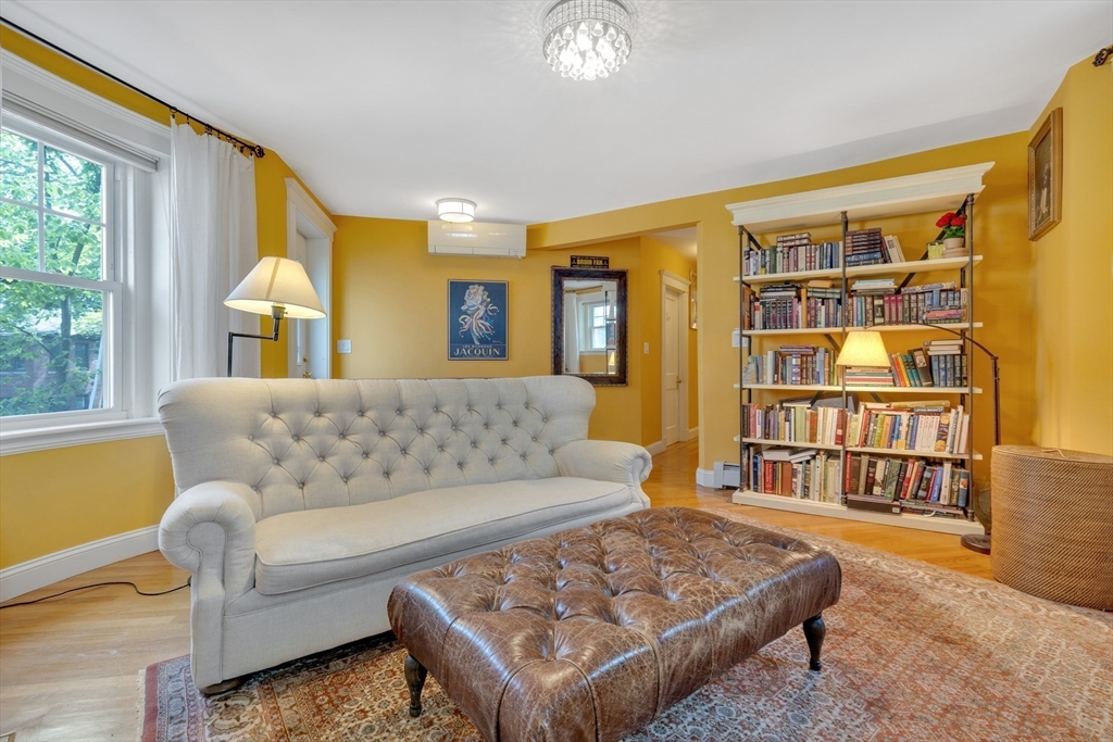 8 Colbourne Crescent 1