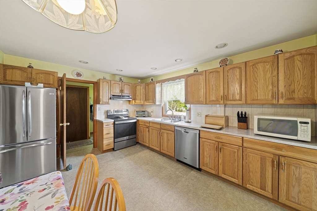 25 Fairmount Ave, Braintree, MA Photo #3