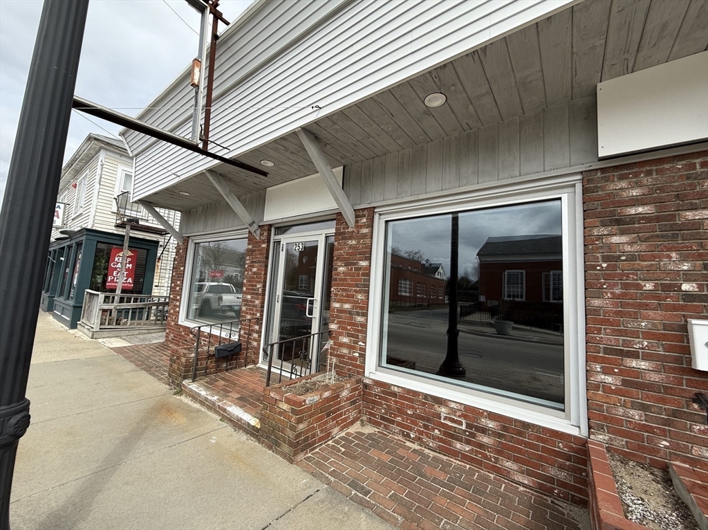 Photo 1 of 8 — 253 Main St, Wareham, MA 02571