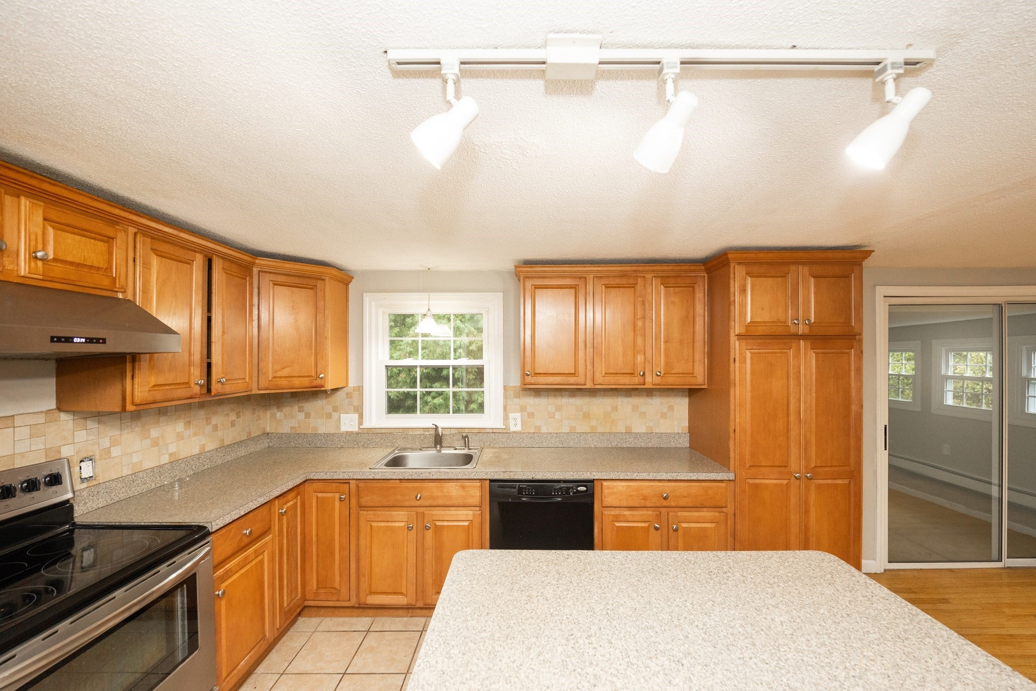 30 Overlook Dr, Westborough, MA, 30 Overlook Dr, Westborough, MA Photo #11