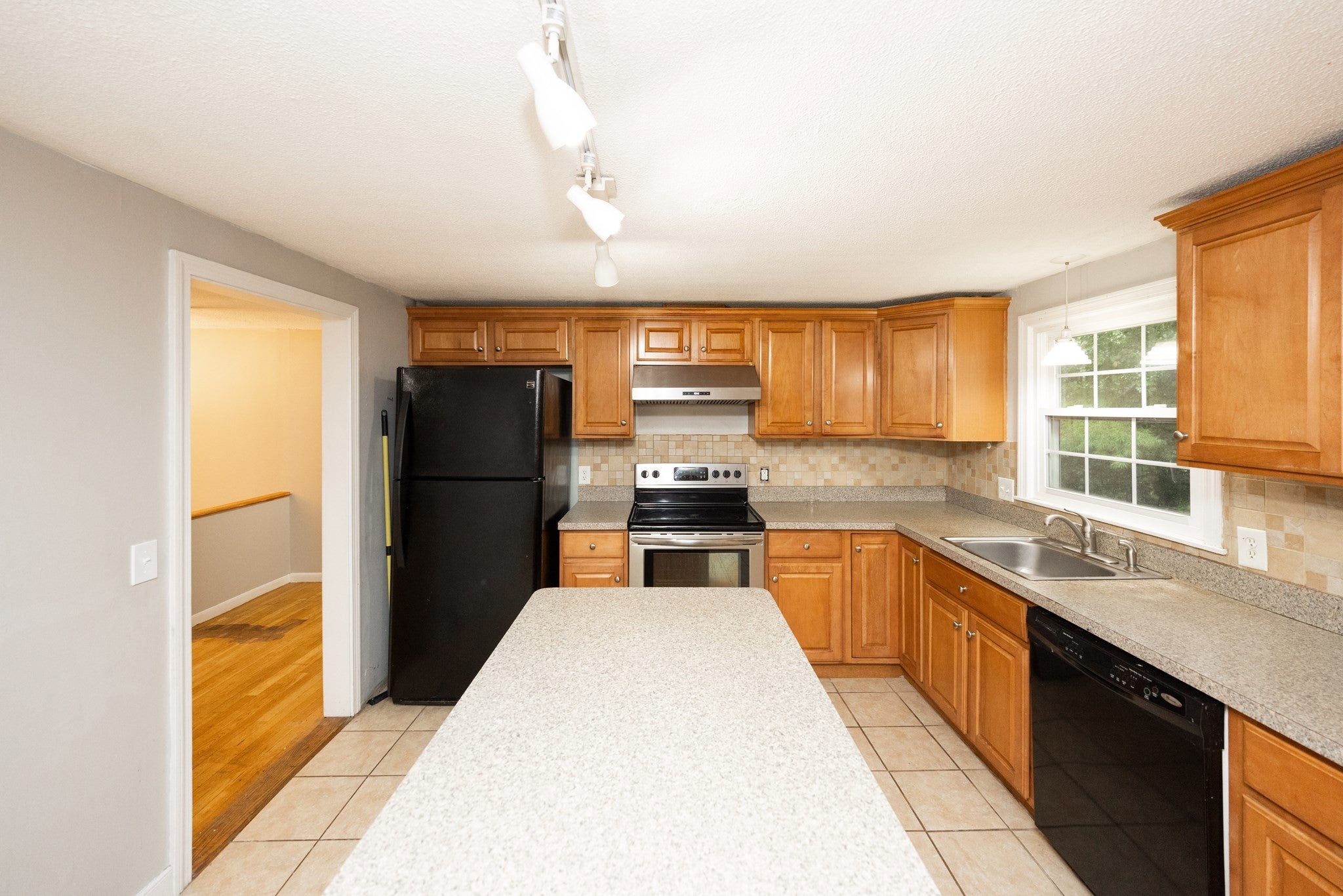 30 Overlook Dr, Westborough, MA, 30 Overlook Dr, Westborough, MA Photo #10