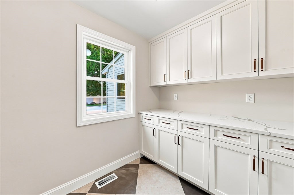 7 Viking Rd, Winchester, MA Photo #22