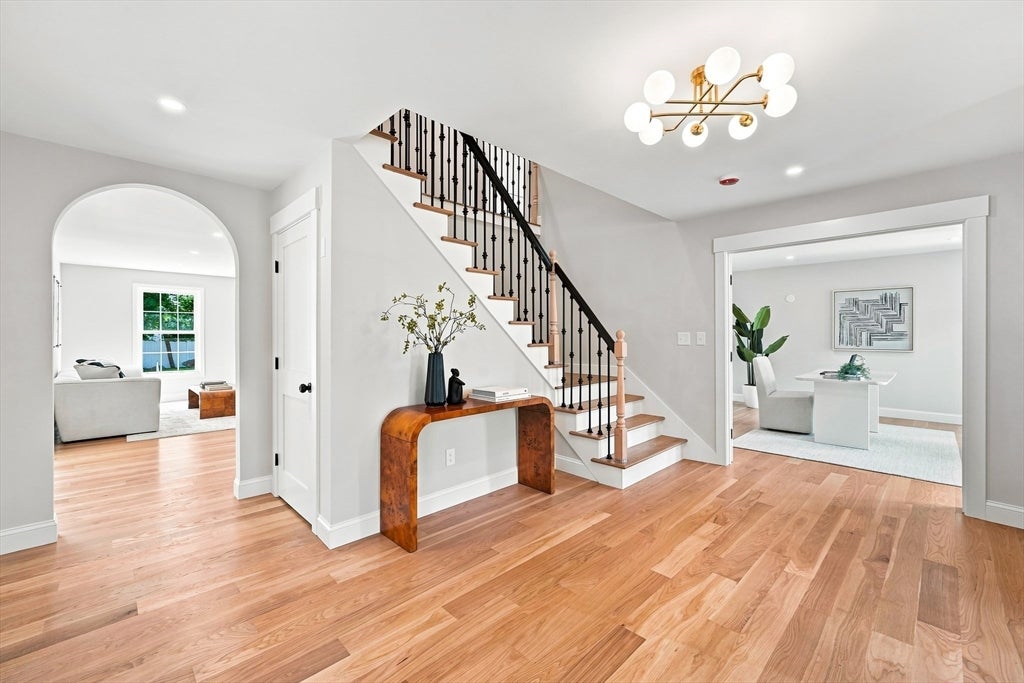 7 Viking Rd, Winchester, MA Photo #3