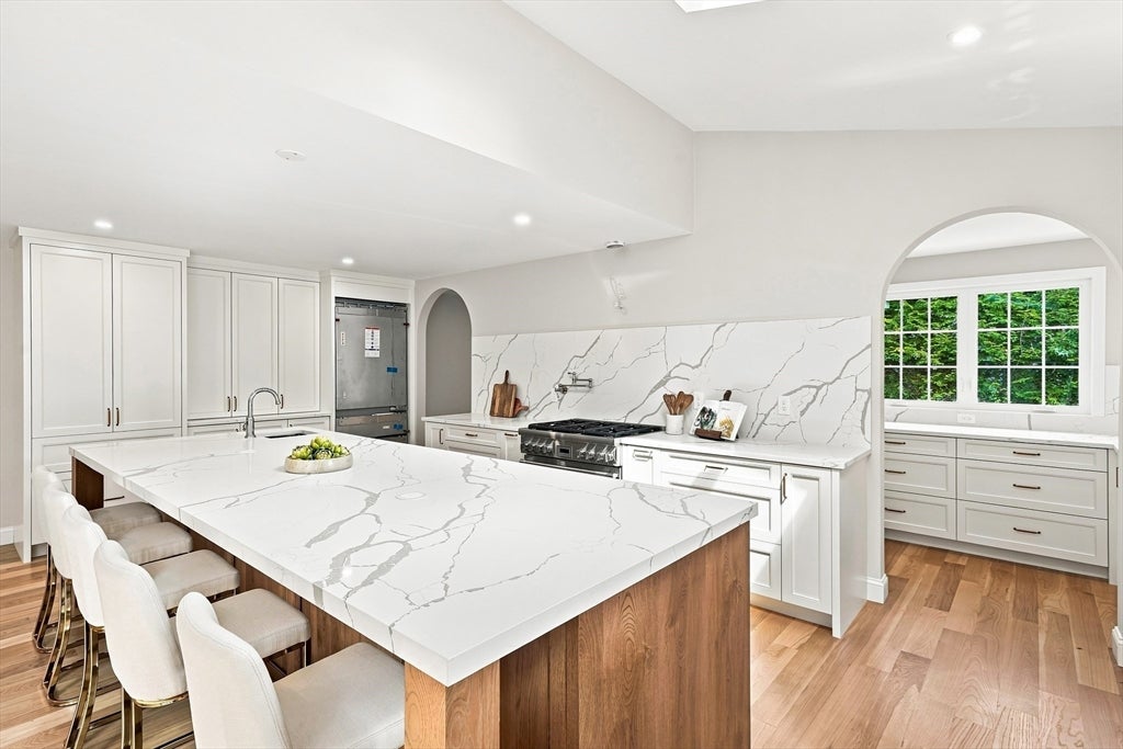 7 Viking Rd, Winchester, MA Photo #8