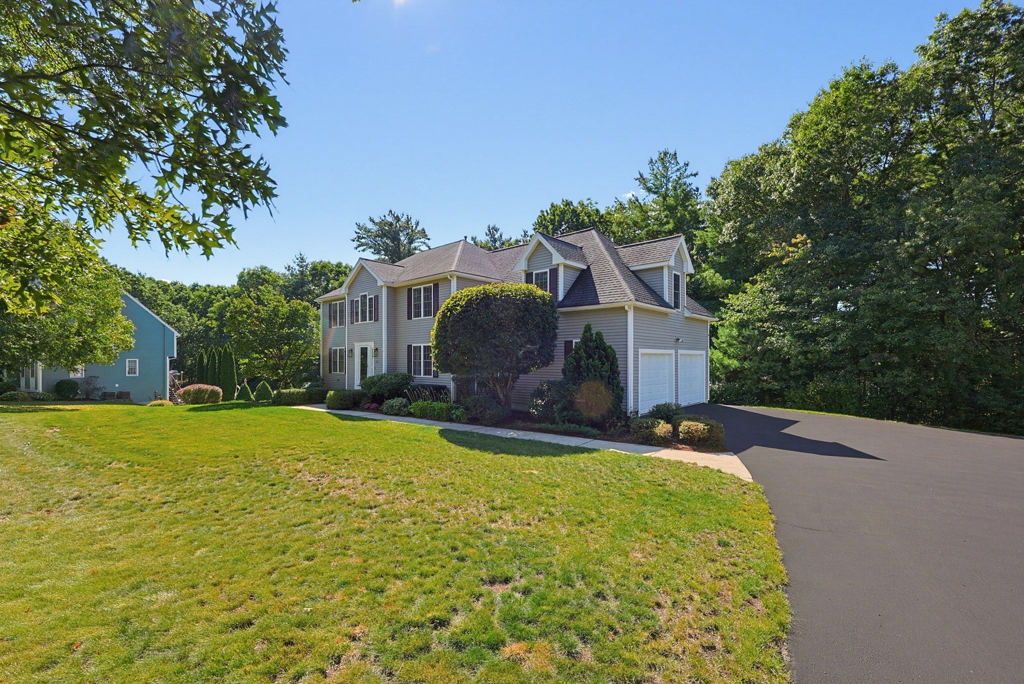 40 Heritage Ave