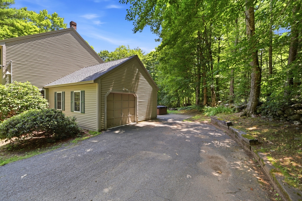 60 Bartlett Lane
