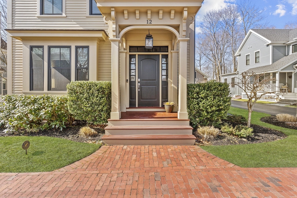 12 Oak St
