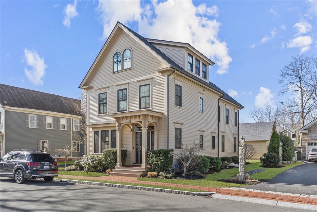 12 Oak St
