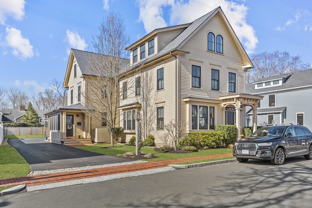 12 Oak St