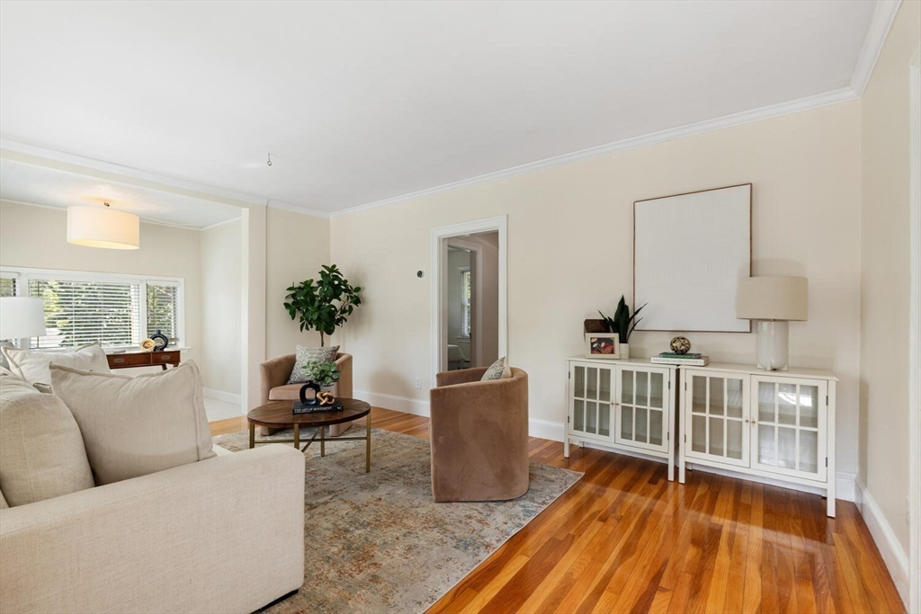 76 Woodland Rd