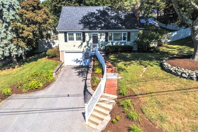4 Stratton Rd Hudson MA 01749
