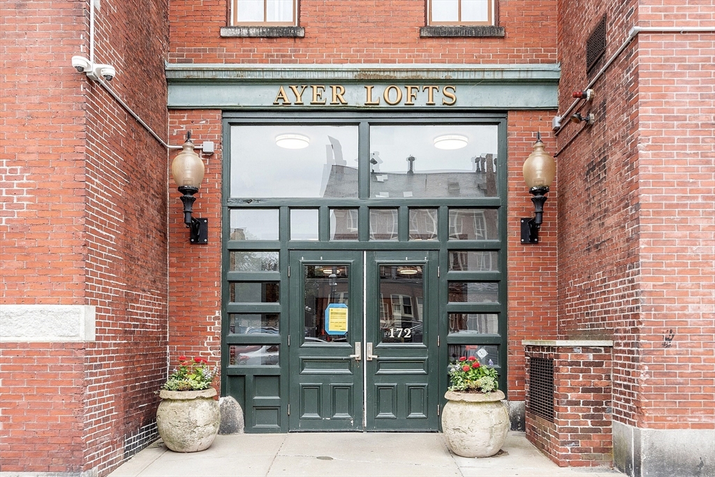 172 Middle St 105