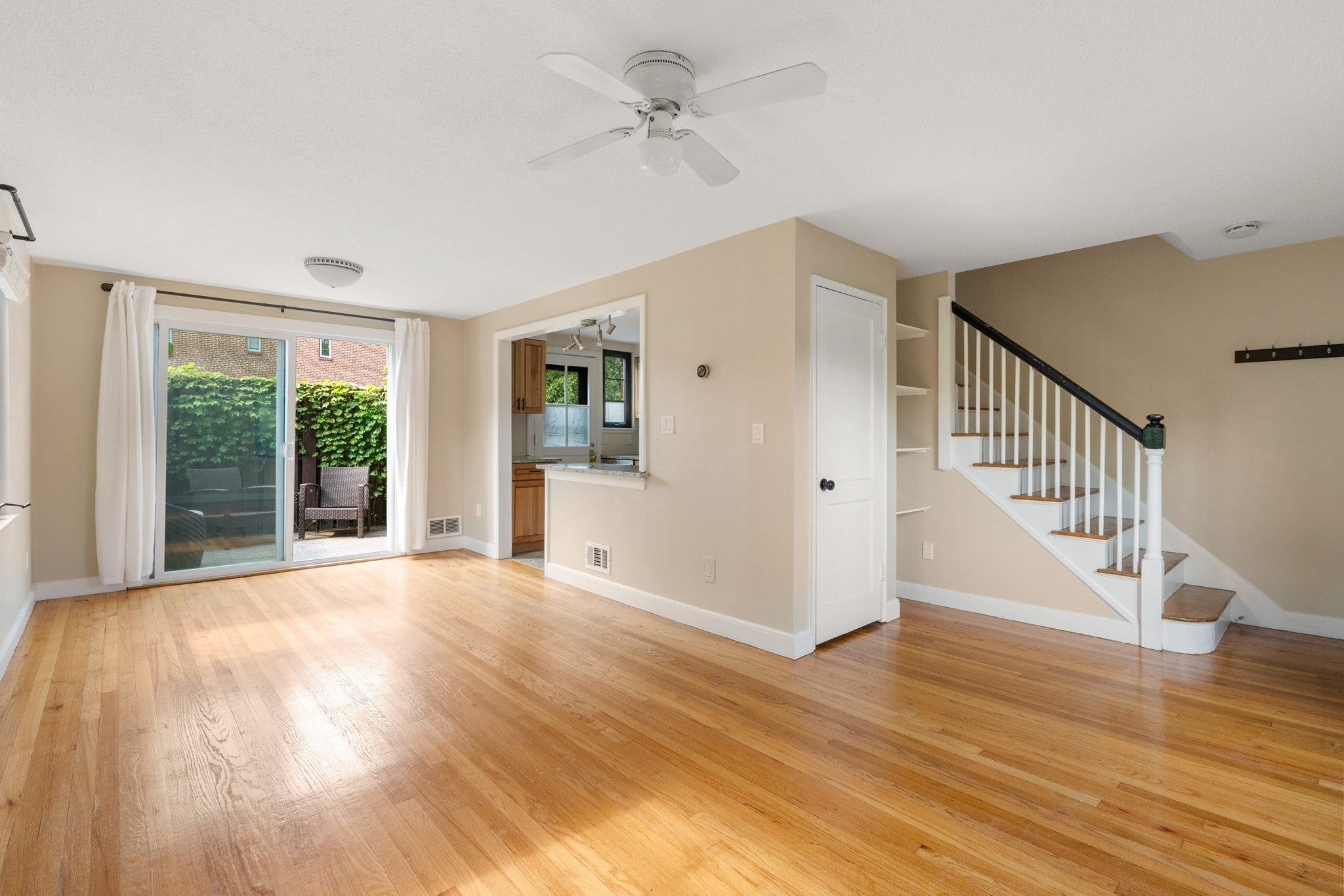 956 Belmont