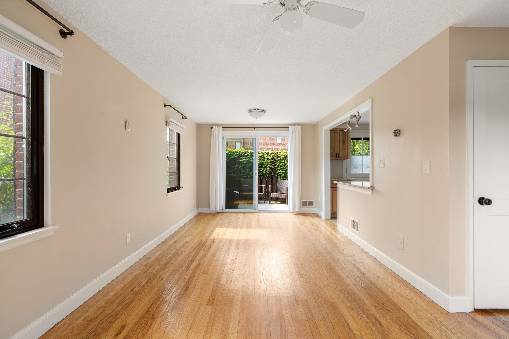 956 Belmont #956, Watertown, DC Photo #4
