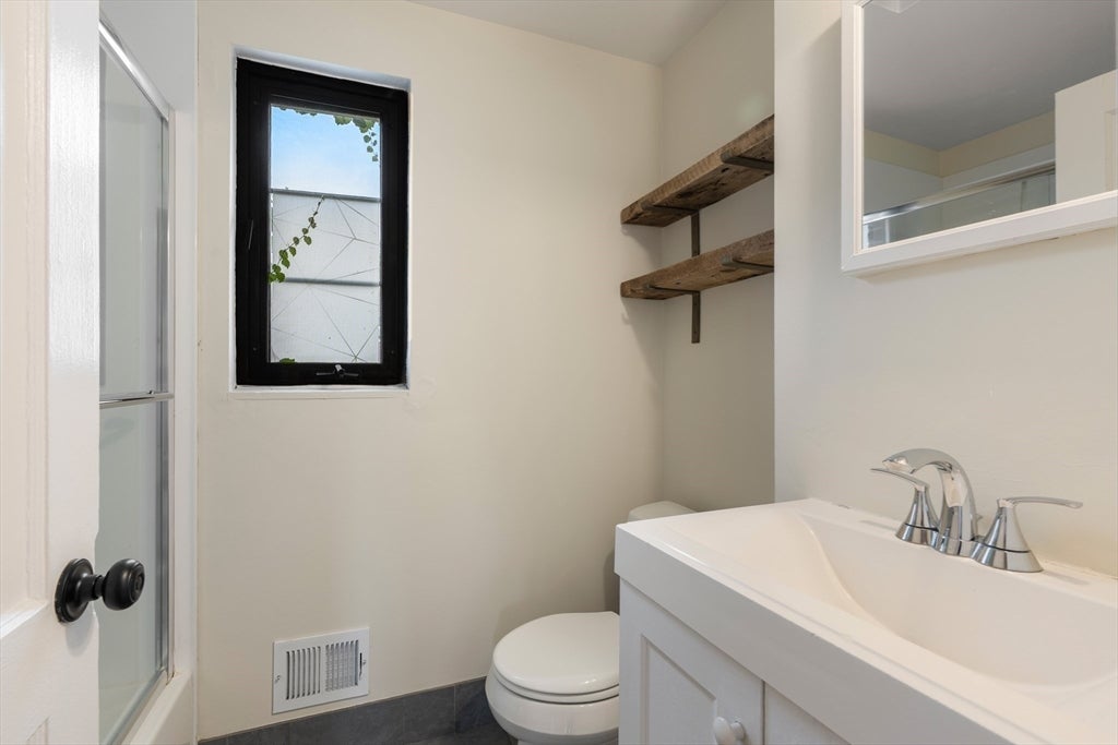 956 Belmont #956, Watertown, DC Photo #16