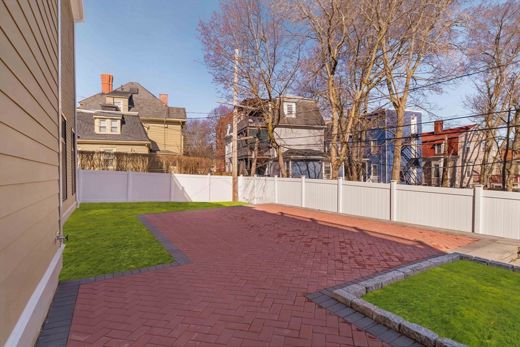 Boston, Massachusetts 02119, United States, 2 Bedrooms Bedrooms, ,1 BathroomBathrooms,Residential,Pending,105800