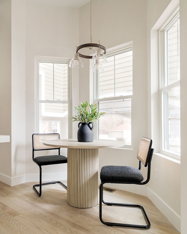 Boston, Massachusetts 02119, United States, 2 Bedrooms Bedrooms, ,1 BathroomBathrooms,Residential,Pending,105800