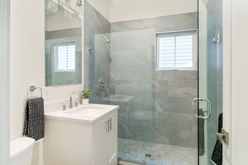 Boston, Massachusetts 02119, United States, 2 Bedrooms Bedrooms, ,1 BathroomBathrooms,Residential,Pending,105800