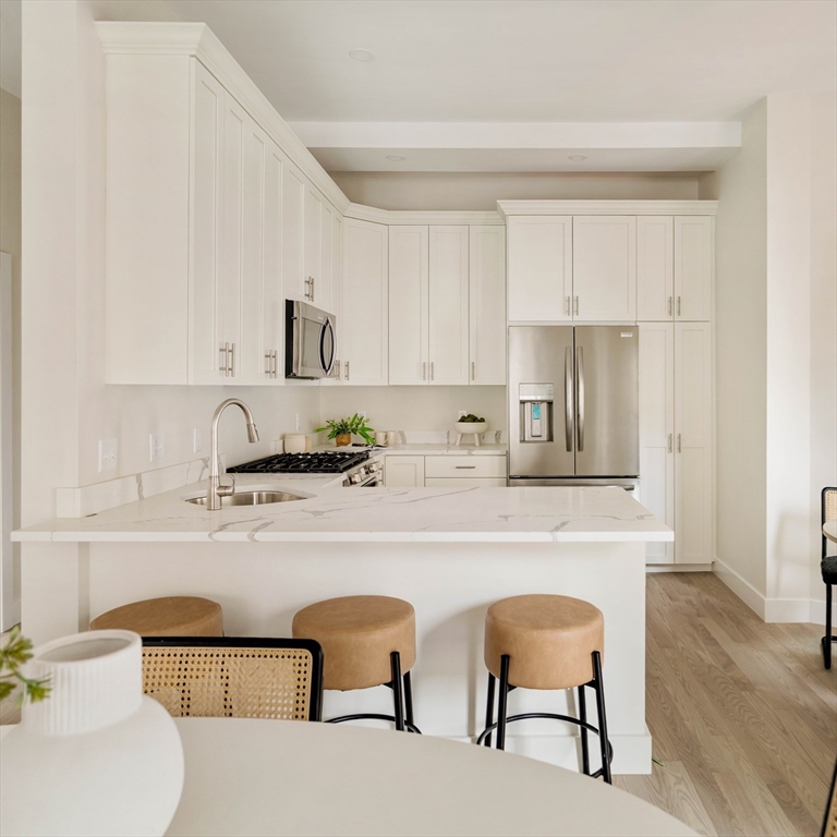 Boston, Massachusetts 02119, United States, 2 Bedrooms Bedrooms, ,1 BathroomBathrooms,Residential,Pending,105800