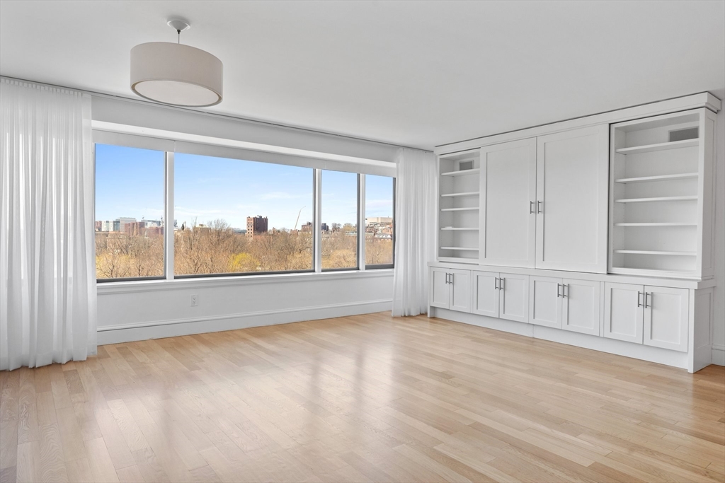 165 Tremont St 902