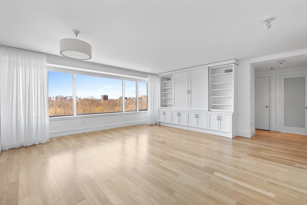 165 Tremont St 902