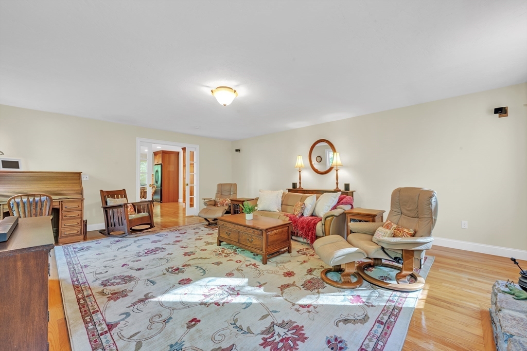 10 Turner Ln, Sturbridge, MA Photo #9