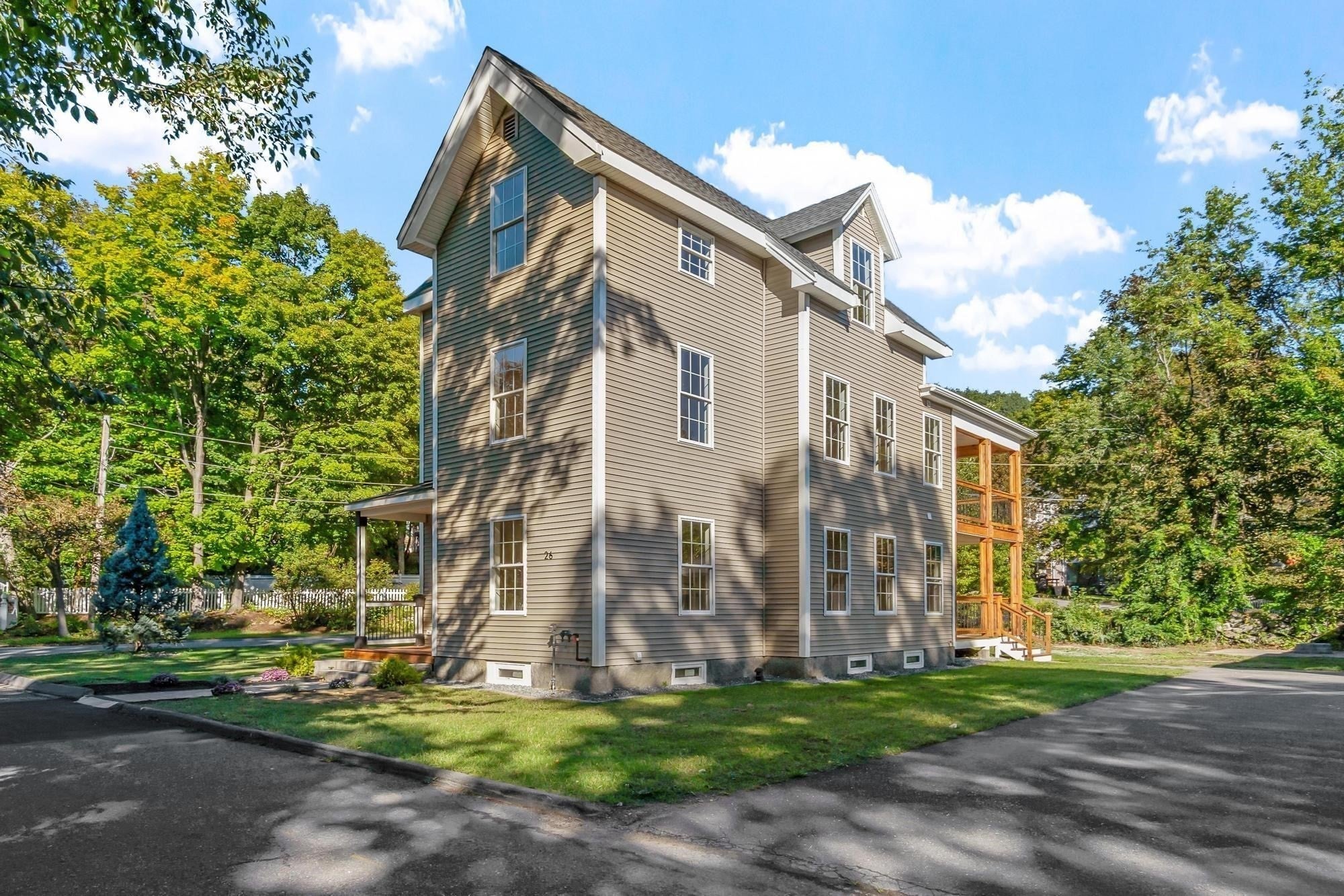 26 Caswell St
