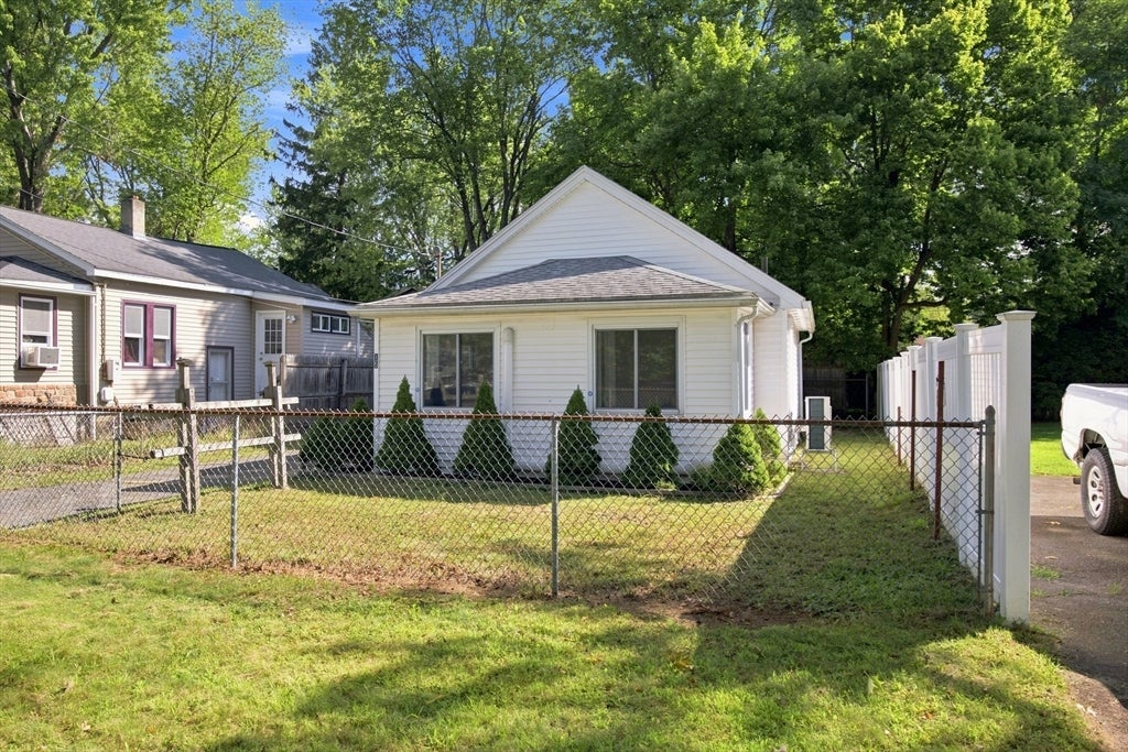 15 Alice St, Springfield, MA Photo #2