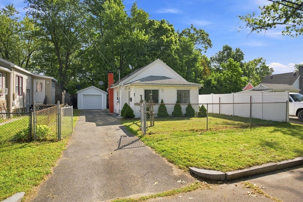 Photo of 15 Alice St, Springfield, MA