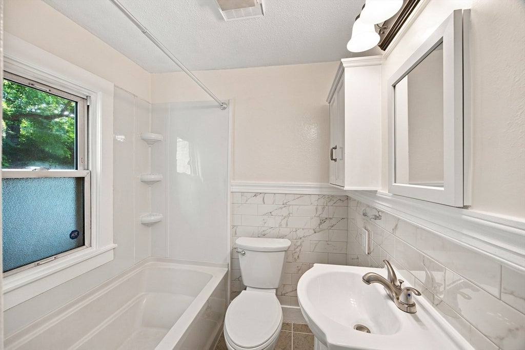 15 Alice St, Springfield, MA Photo #11