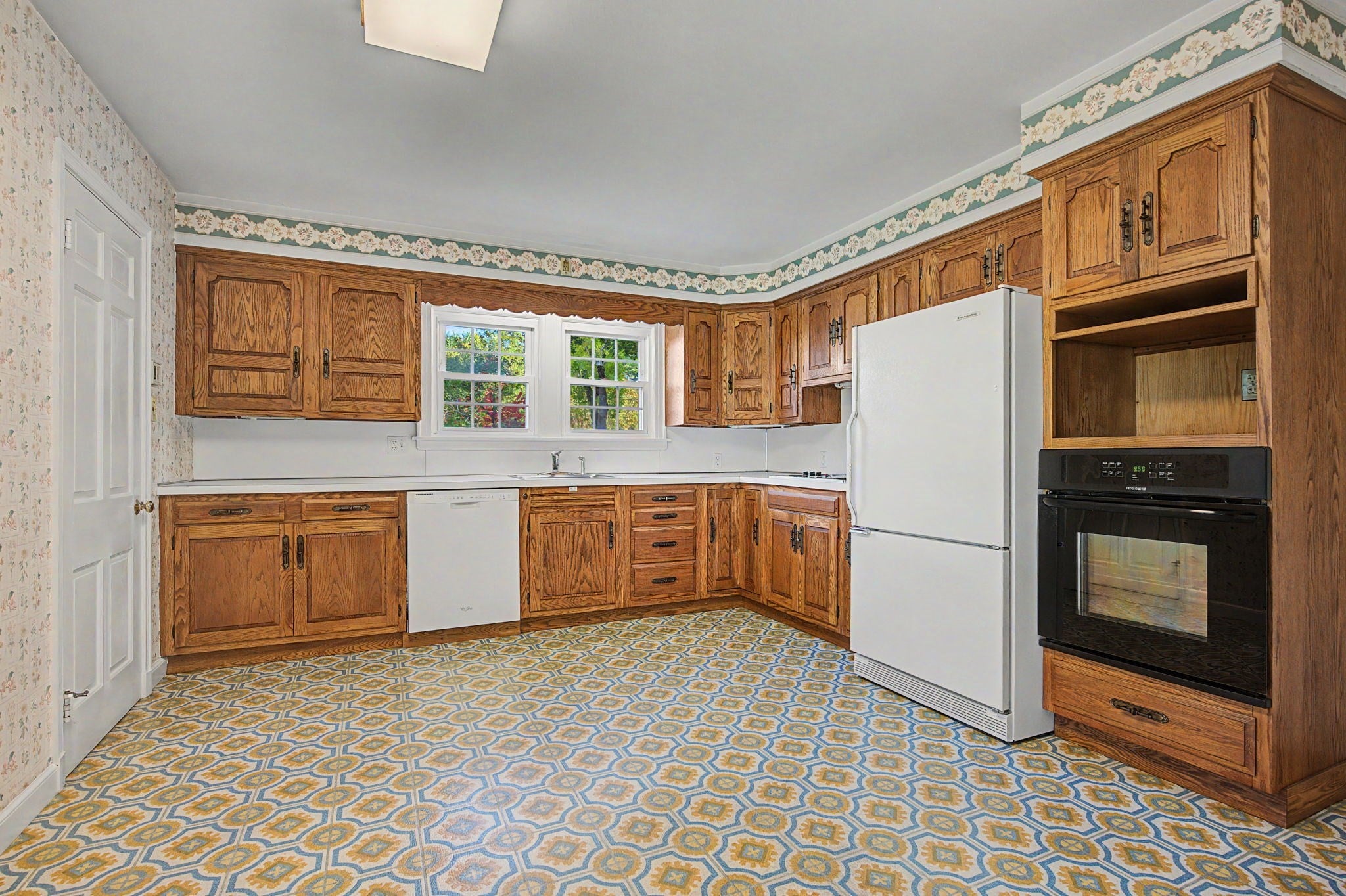 8 James Street, Greenfield, MA, 8 James Street, Greenfield, MA Photo #13