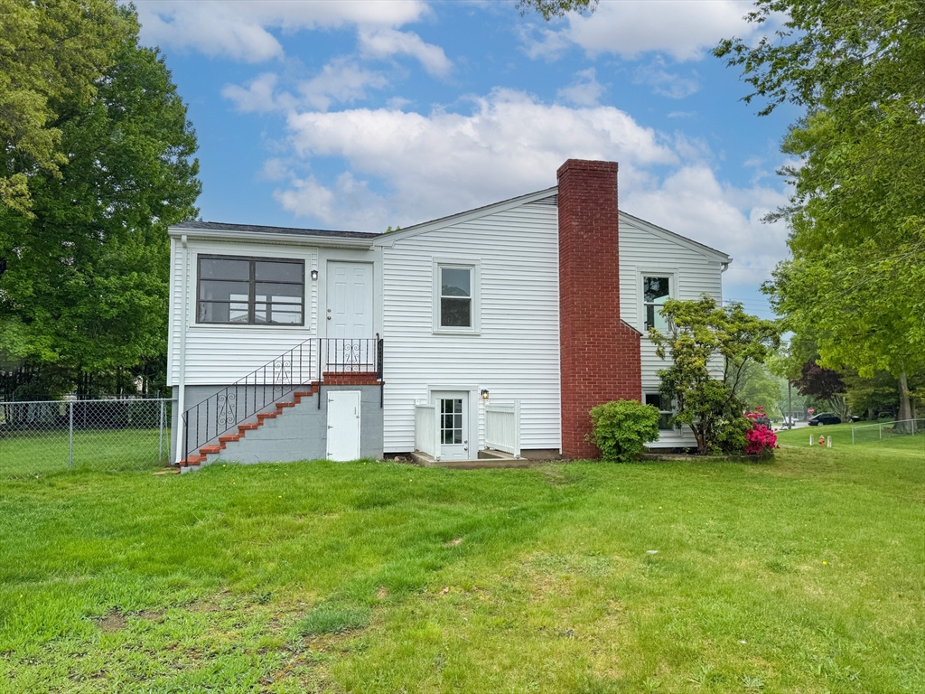 949 Hillcrest Rd