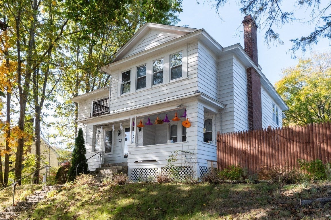 211 June St