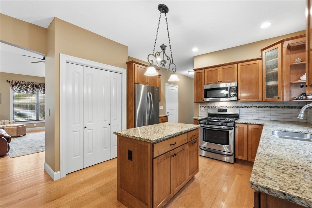 59 Gilbert Rd, Southampton, MA Photo #12