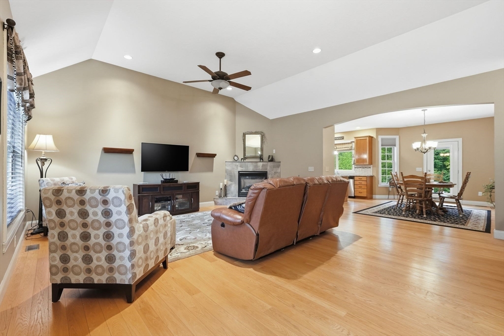 59 Gilbert Rd, Southampton, MA Photo #9