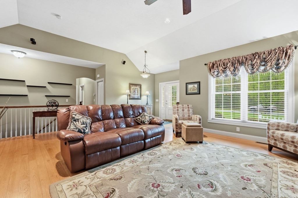 59 Gilbert Rd, Southampton, MA Photo #8