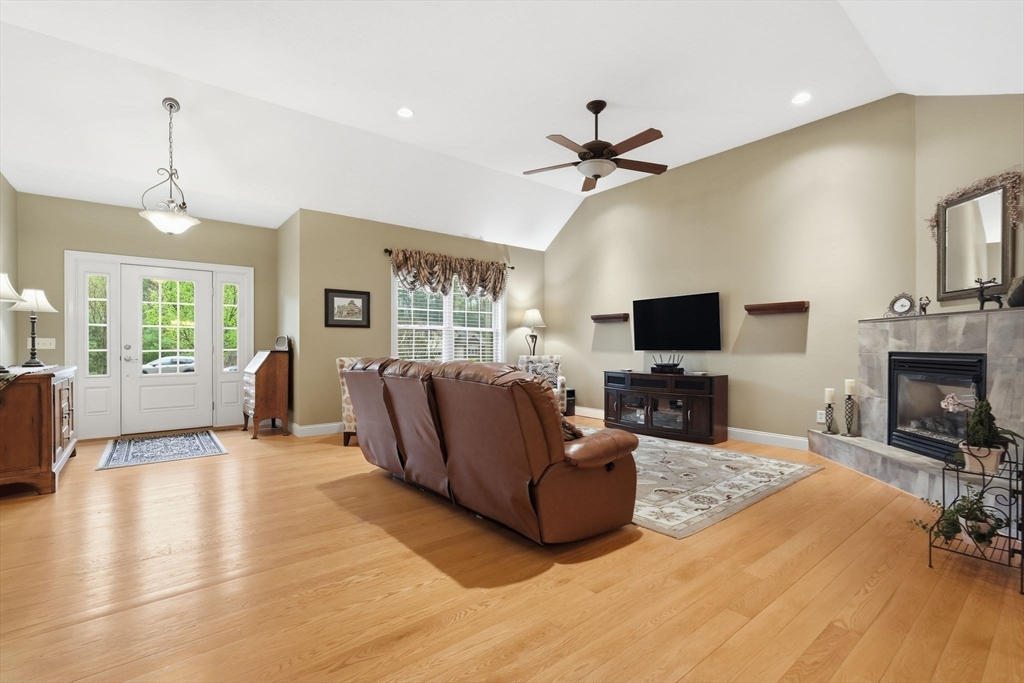 59 Gilbert Rd, Southampton, MA Photo #7