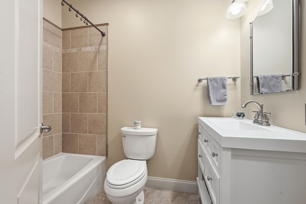 59 Gilbert Rd, Southampton, MA Photo #23