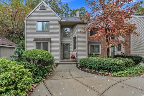 Photo of 770 Salisbury Street #201, Worcester, MA 01609 (MLS # 73443541)