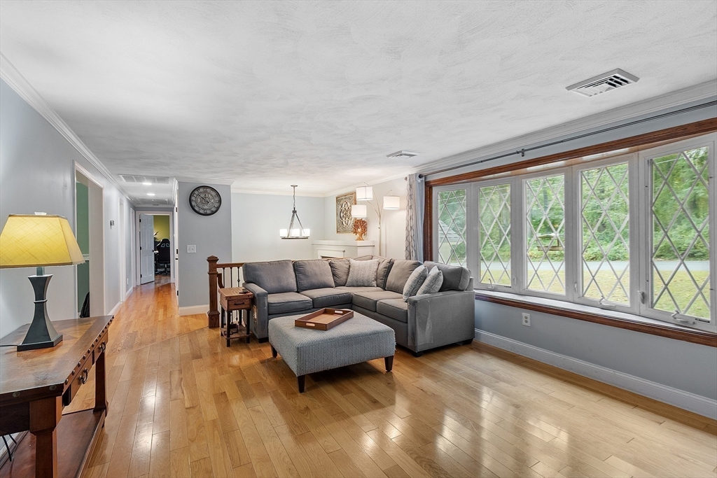 20 Meredith Rd