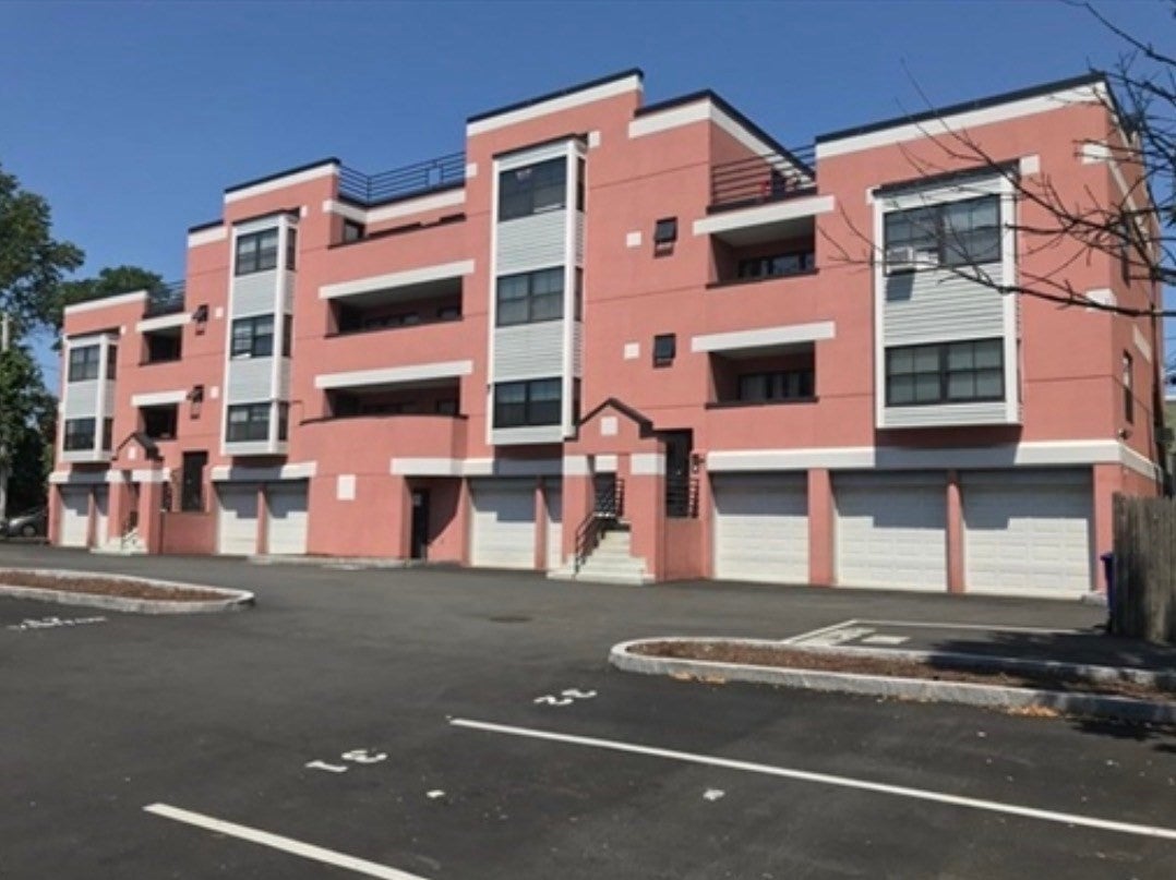 60-R Gibson St B3