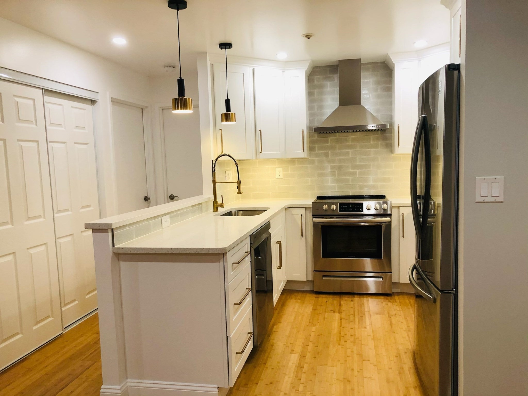 77 Adams St 605
