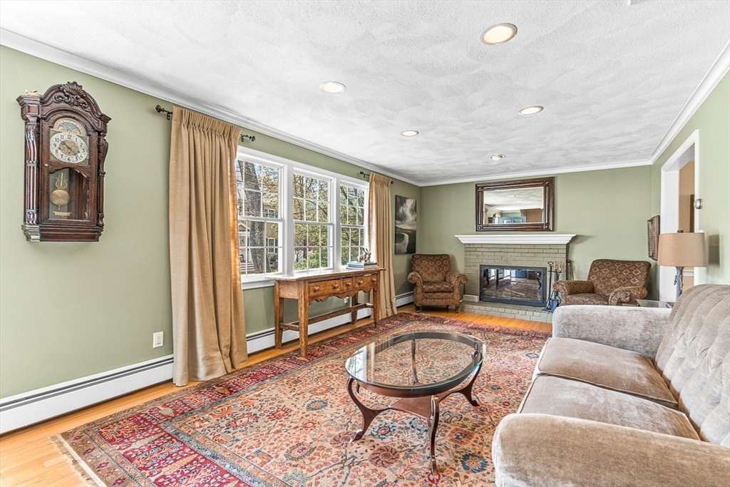 90 Edgemoor Ave